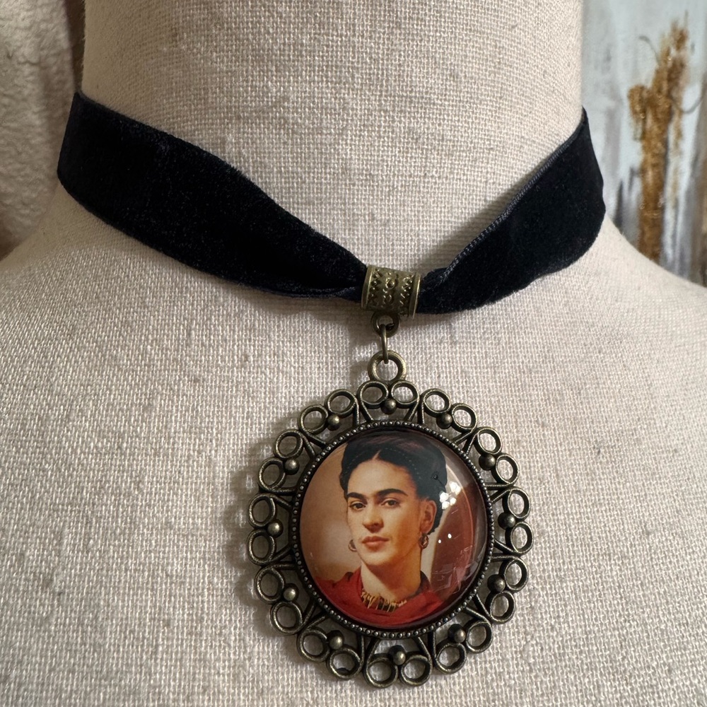 Vintage Style Frida Kahlo Black Velvet Necklace with Artistic Pendant - Picture 3 of 5